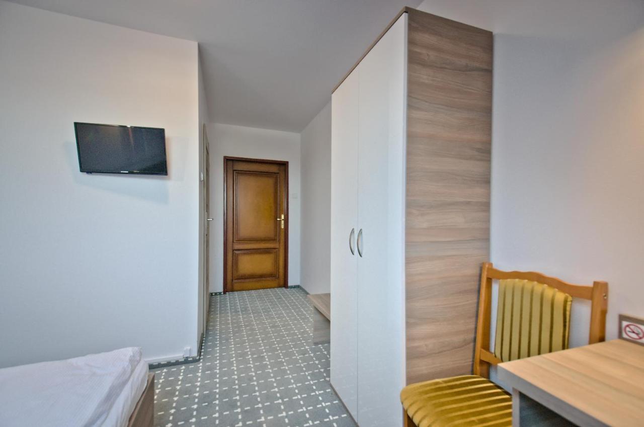 Hotel Sezam كراتشكوفا المظهر الخارجي الصورة