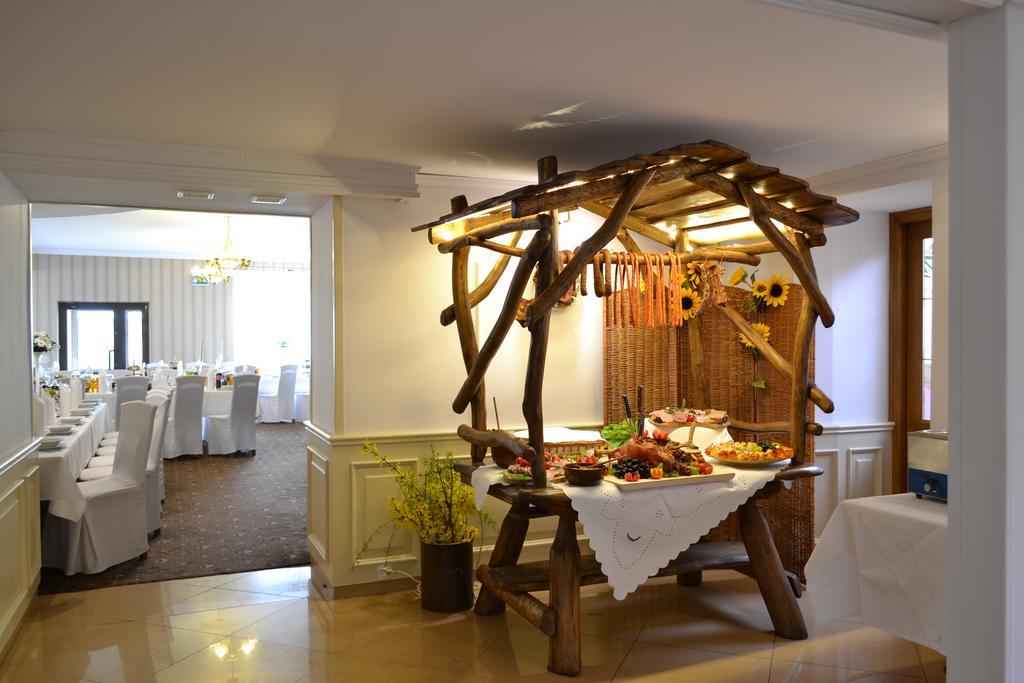 Hotel Sezam كراتشكوفا المظهر الخارجي الصورة