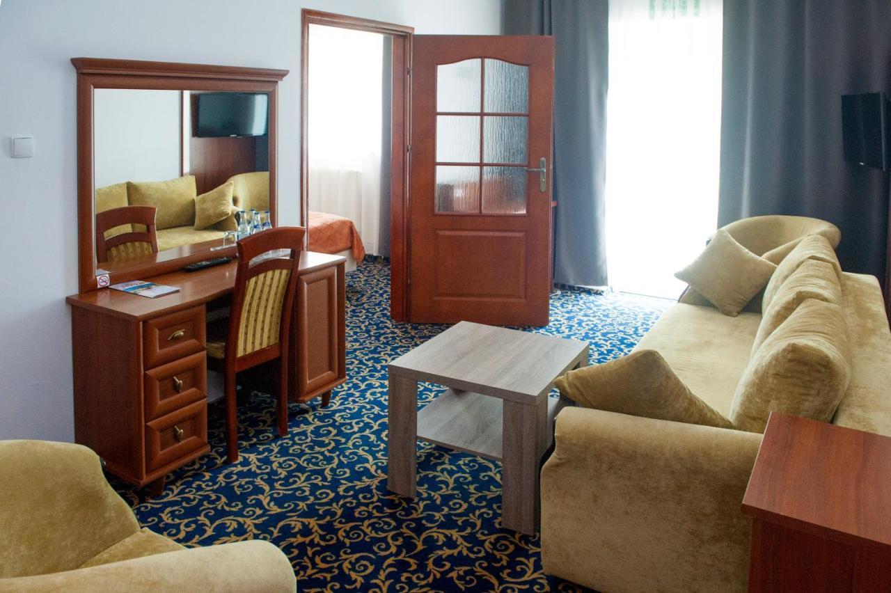 Hotel Sezam كراتشكوفا المظهر الخارجي الصورة